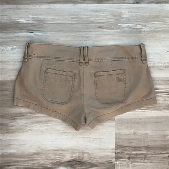 ❤️ Abercrombie khaki button zip stretch shorts