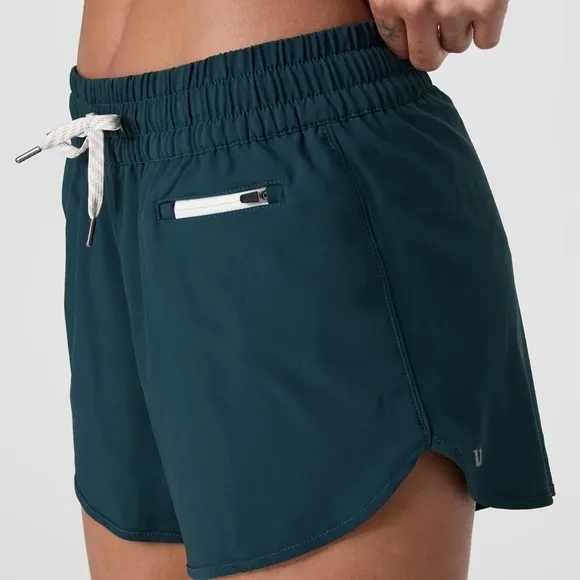 - Vuori Clementine Short 2.0 4” Women's Performance Shorts Size S Moss