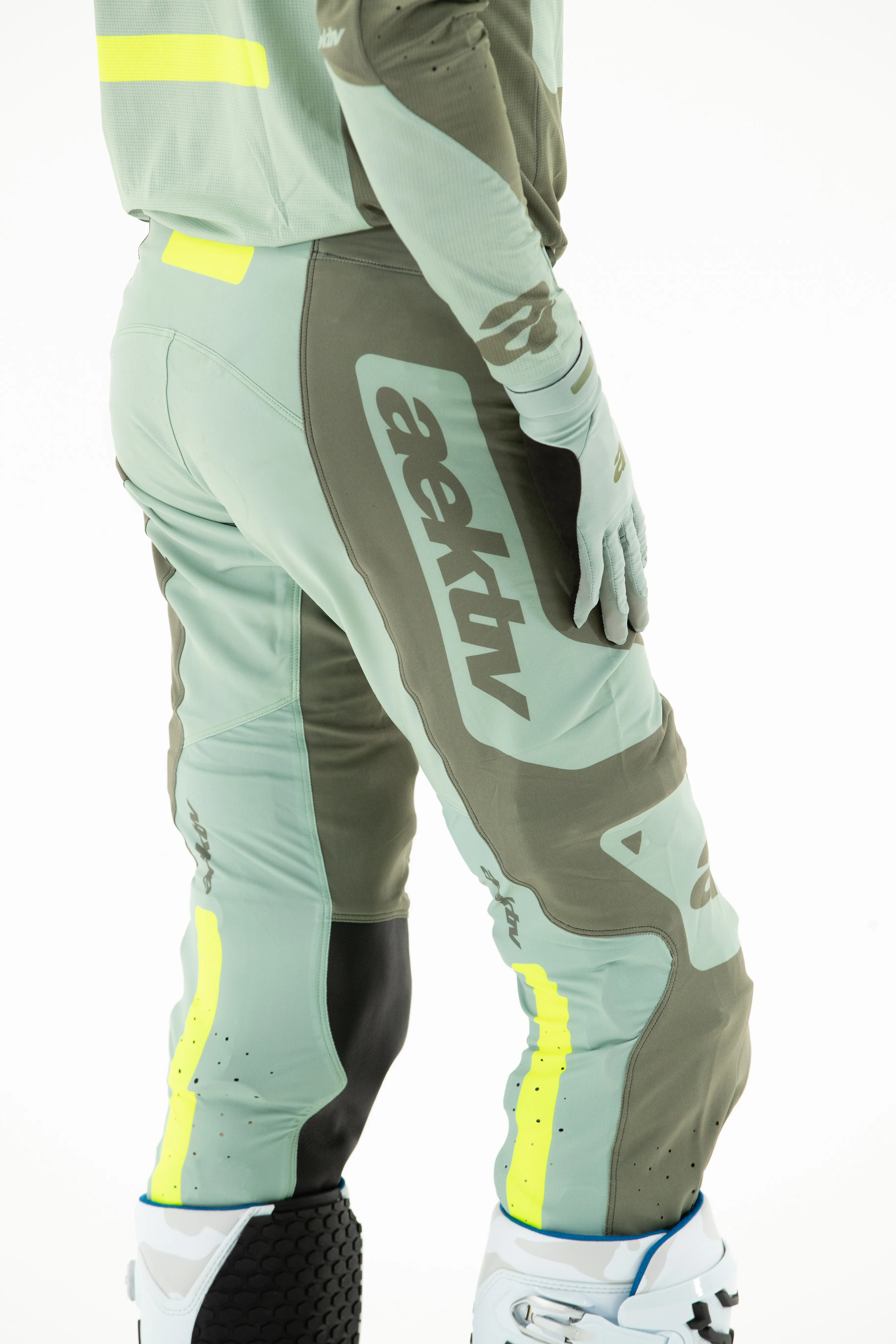 2025.1 Stone Green Pants