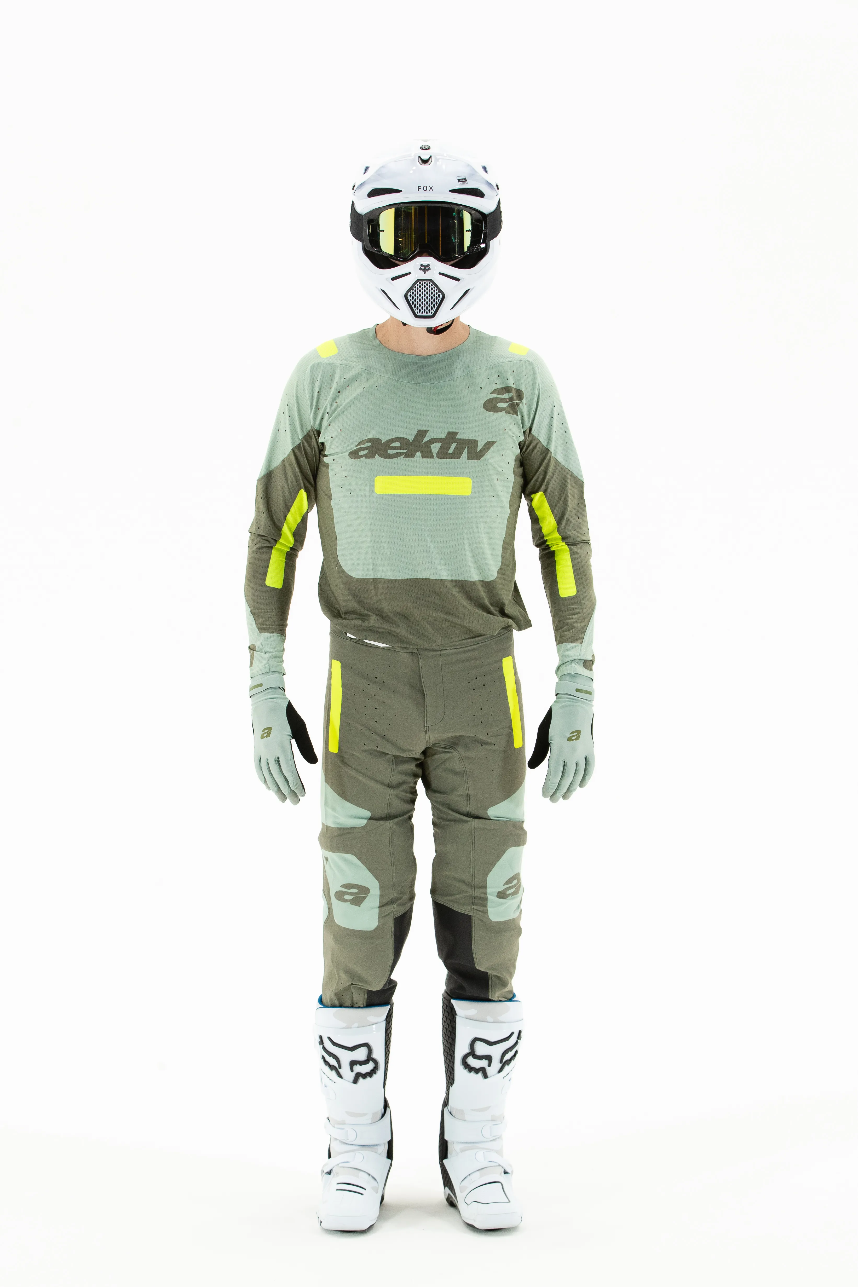2025.1 Stone Green Pants