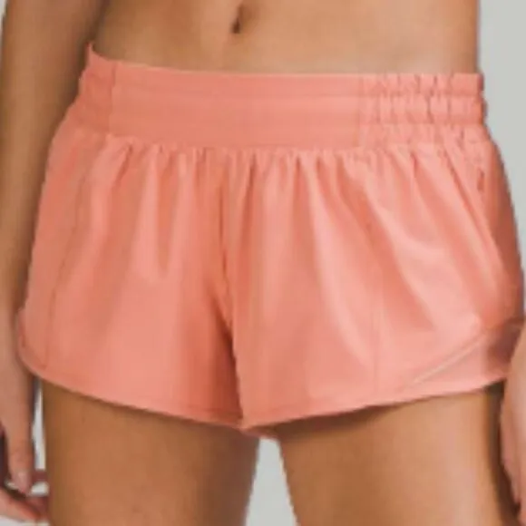 (6142) LULULEMON Hotty Hot Low-Rise Lined Short 2.5&quot; Sz 8 **LOVED *EUC
