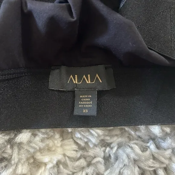 Alala Long Sports Bra in Black sz XS