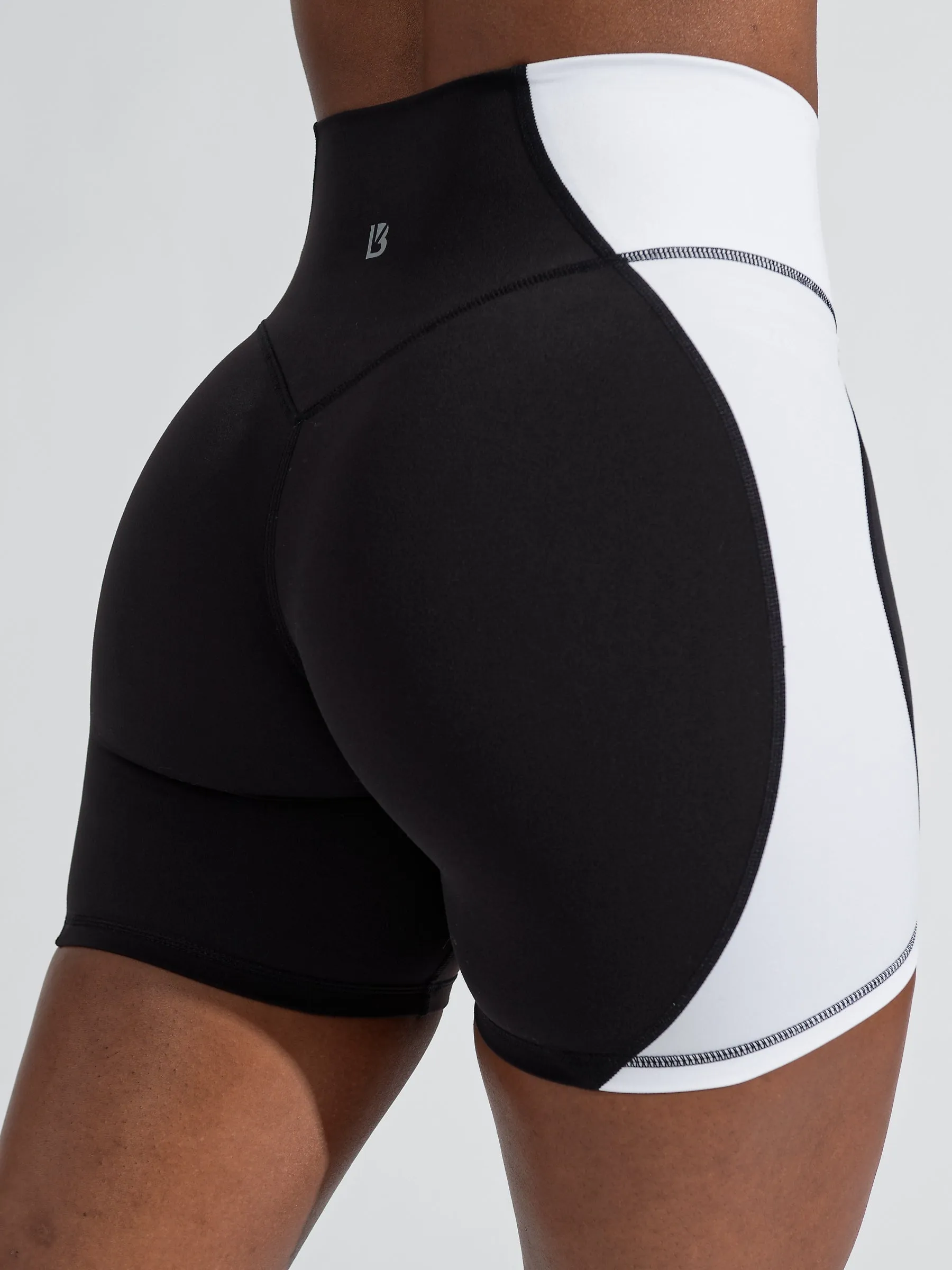 Aurora Short 6" - Onyx Black and White