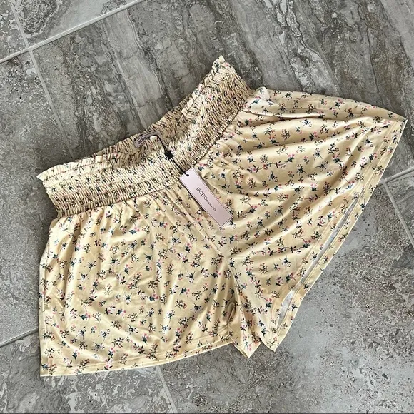 BCBGeneration Smocked Shorts Floral Yellow Size L NWT $68.00