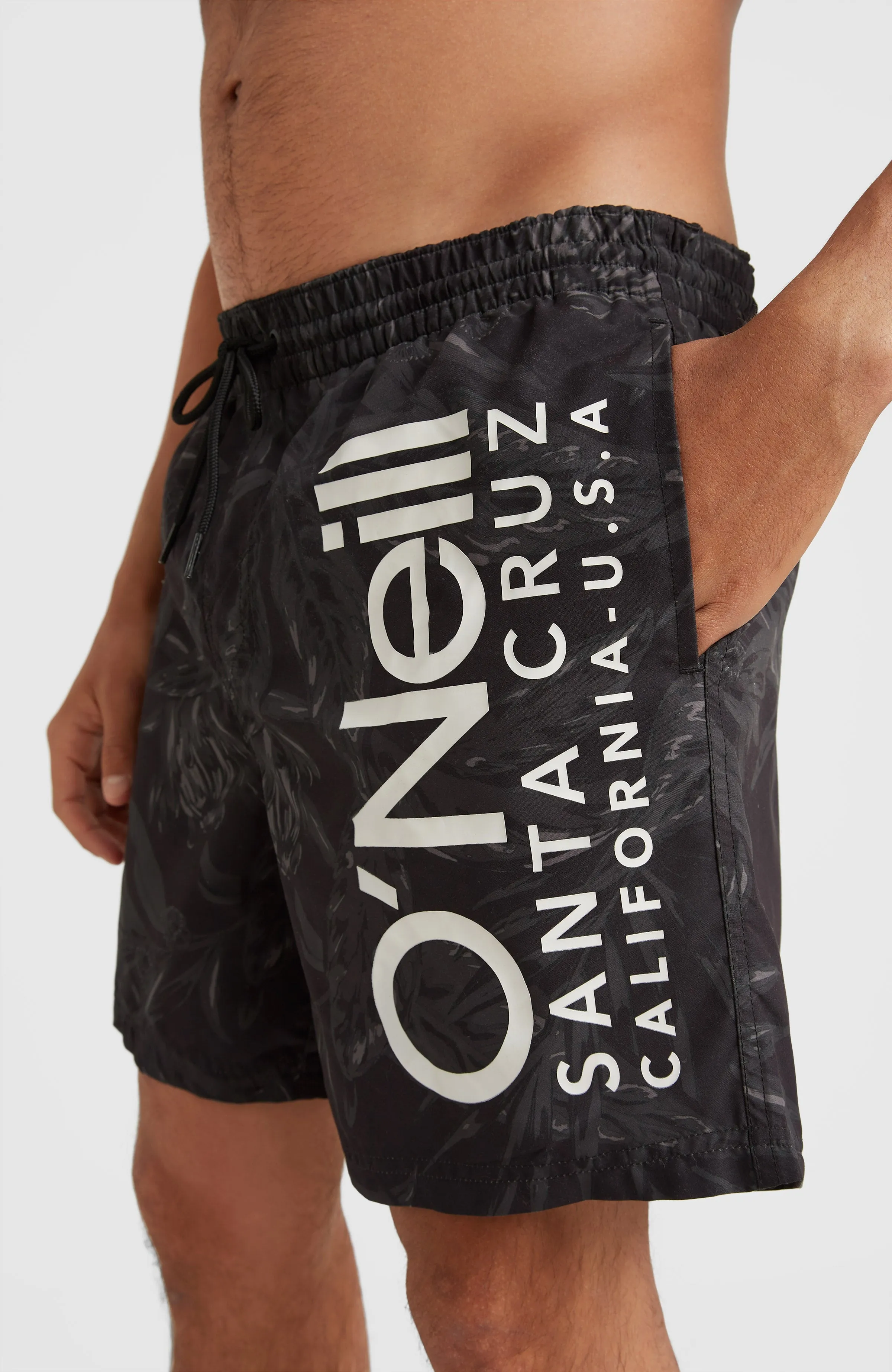 Cali Floral 16'' Badehose | Black Tonal Flower