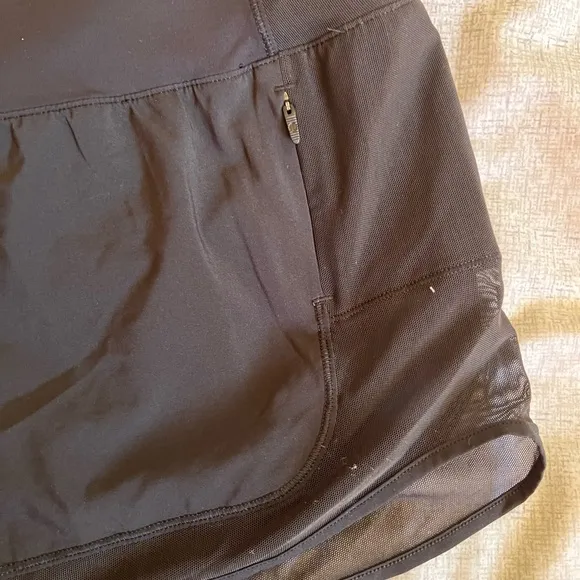 EUC Lululemon Mind Over Miles Short in Black