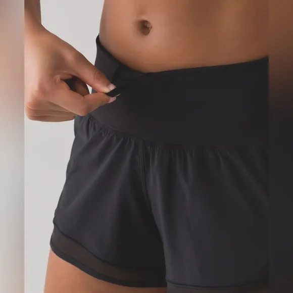 EUC Lululemon Mind Over Miles Short in Black