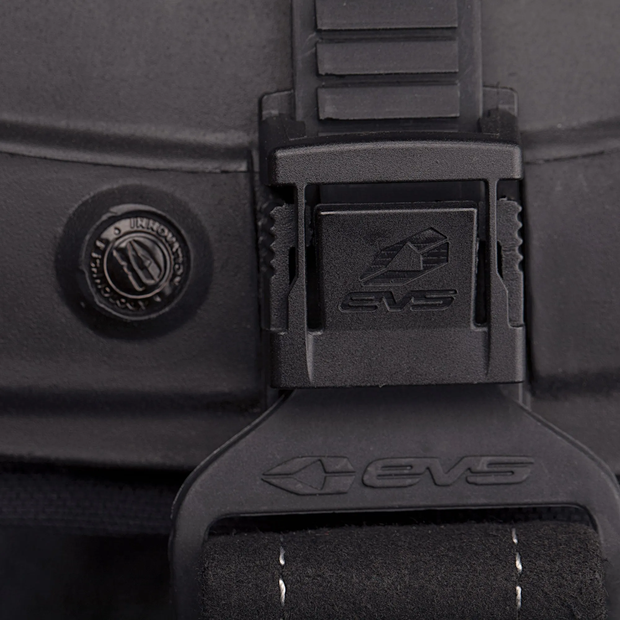 EVS RS9 Knee Brace