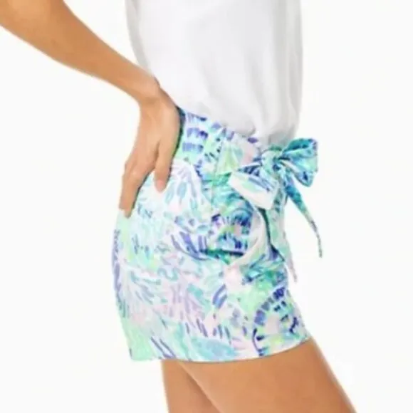 Lilly Pulitzer Kaden Stretch Bow Short Size 4 Style 005433 in Shell of a Party
