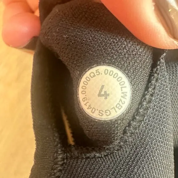 Lululemon Ebb to Train medium support C/D cup racerback bra Black size 4