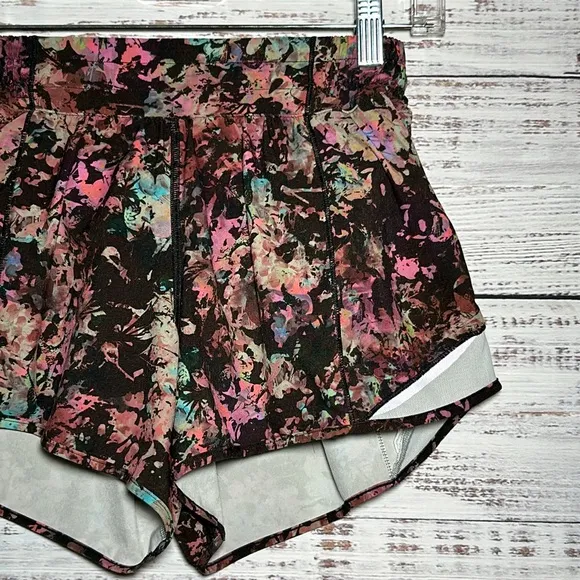 Lululemon Hotty Hot Low-Rise LinedShort 4&quot;Stencil Blossom Multi Sheer Blue 6