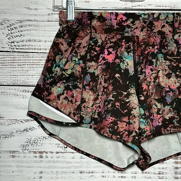 Lululemon Hotty Hot Low-Rise LinedShort 4&quot;Stencil Blossom Multi Sheer Blue 6