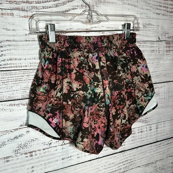 Lululemon Hotty Hot Low-Rise LinedShort 4&quot;Stencil Blossom Multi Sheer Blue 6