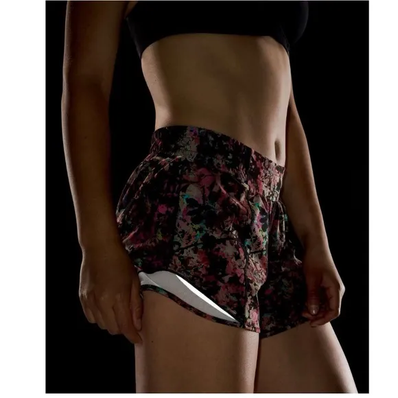 Lululemon Hotty Hot Low-Rise LinedShort 4&quot;Stencil Blossom Multi Sheer Blue 6