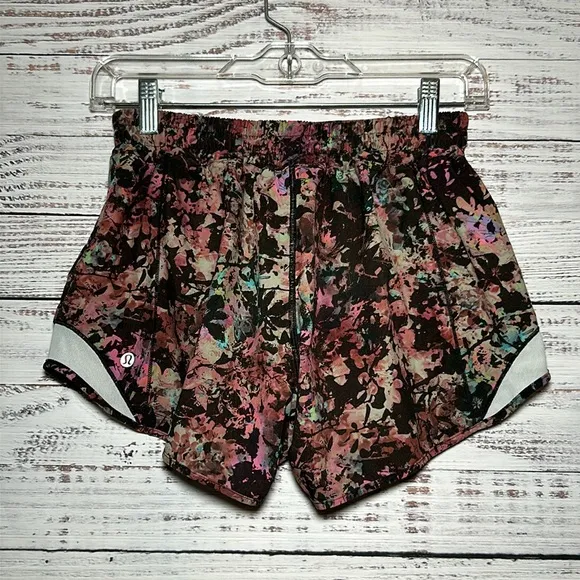 Lululemon Hotty Hot Low-Rise LinedShort 4&quot;Stencil Blossom Multi Sheer Blue 6