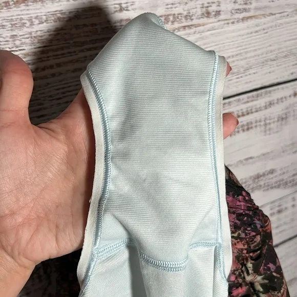 Lululemon Hotty Hot Low-Rise LinedShort 4&quot;Stencil Blossom Multi Sheer Blue 6