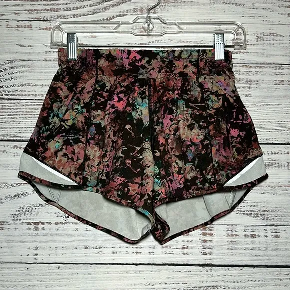 Lululemon Hotty Hot Low-Rise LinedShort 4&quot;Stencil Blossom Multi Sheer Blue 6