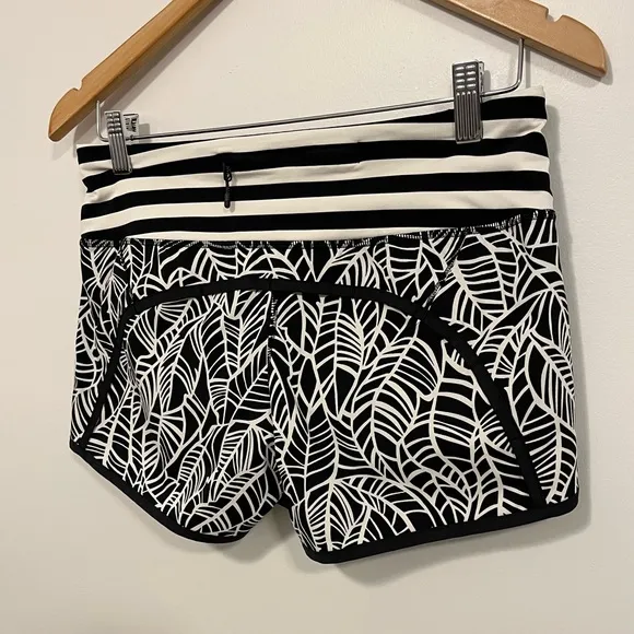 Lululemon Run Times Short *4-Way Stretch Pretty Palm Black Angel Wing 4