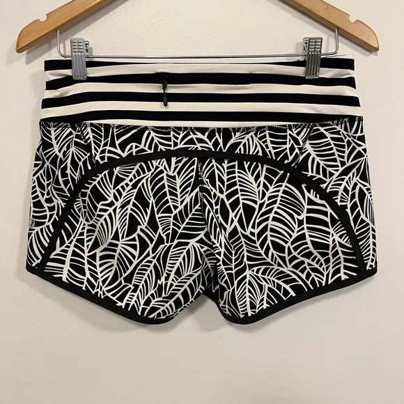 Lululemon Run Times Short *4-Way Stretch Pretty Palm Black Angel Wing 4