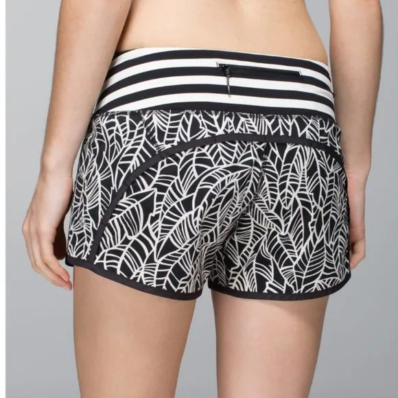 Lululemon Run Times Short *4-Way Stretch Pretty Palm Black Angel Wing 4