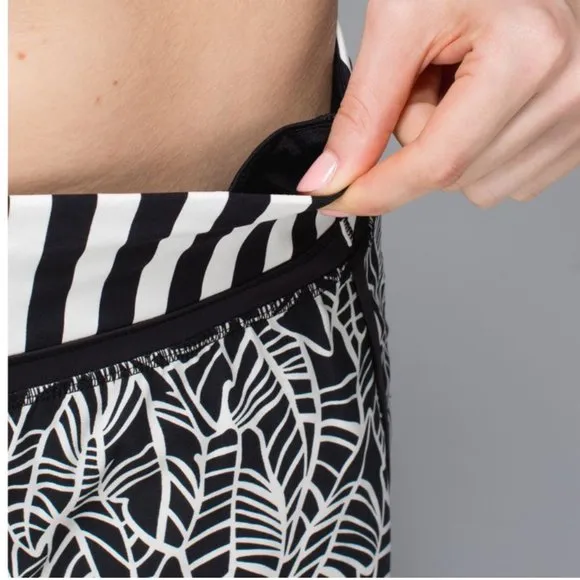 Lululemon Run Times Short *4-Way Stretch Pretty Palm Black Angel Wing 4