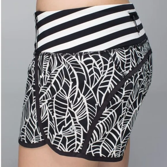 Lululemon Run Times Short *4-Way Stretch Pretty Palm Black Angel Wing 4