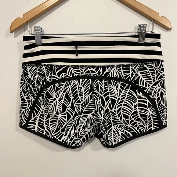 Lululemon Run Times Short *4-Way Stretch Pretty Palm Black Angel Wing 4