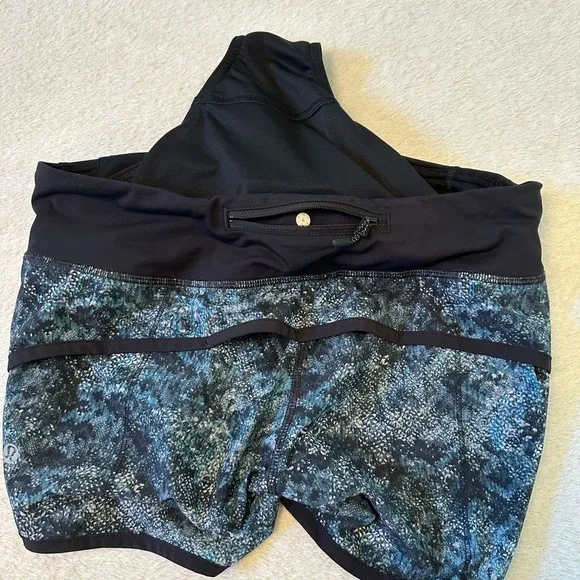 Lululemon Speed 2.5” Running Shorts in Fairisle size 4