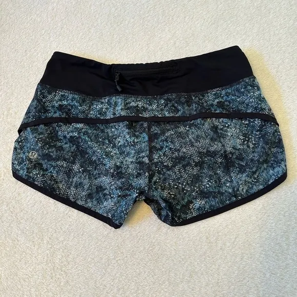 Lululemon Speed 2.5” Running Shorts in Fairisle size 4