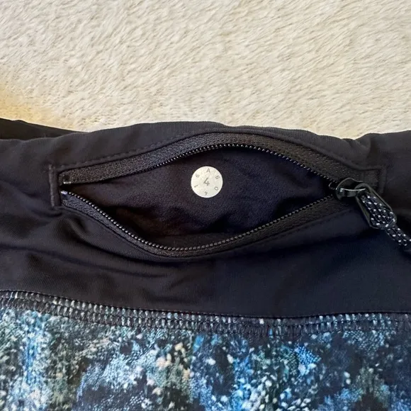 Lululemon Speed 2.5” Running Shorts in Fairisle size 4