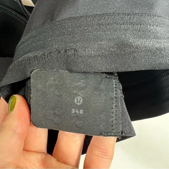 Lululemon women’s Fine Form sports bra size 34B racerback Black