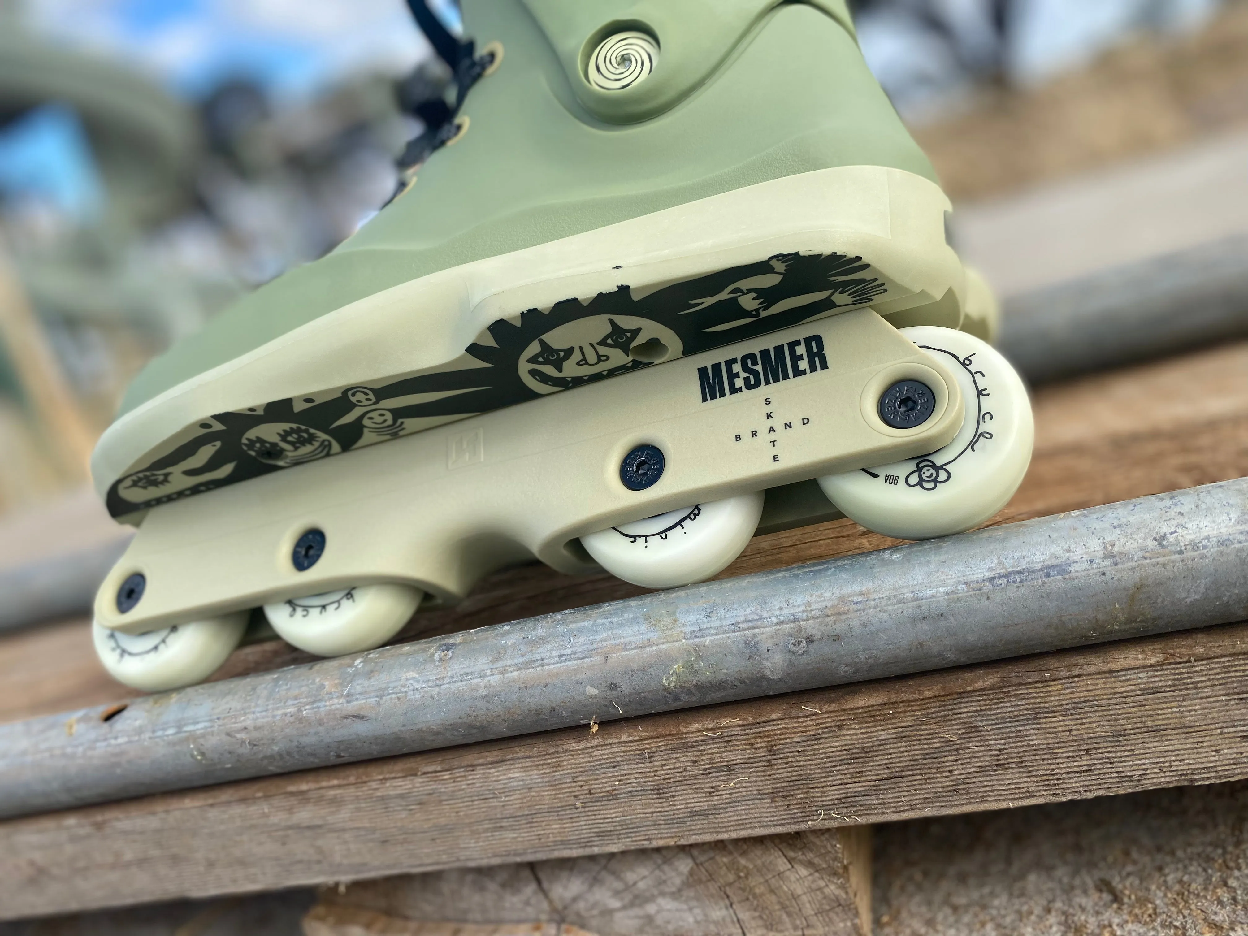 MESMER SKATES  - DOMINIC BRUCE PRO MODEL THRONE