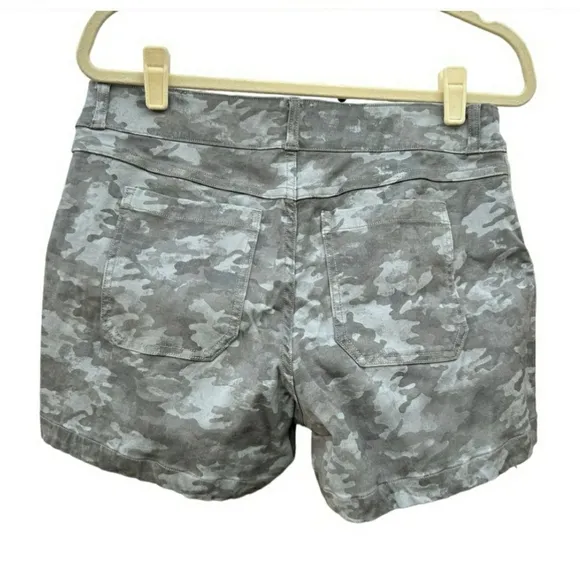 NEW Spanx Stretch Twill Shorts, 4 inch STONE WASH CAMO size L