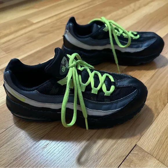 Nike Air Max 95 Volt/Black Big Kids size 3 GUC green black grey 1995 Retro
