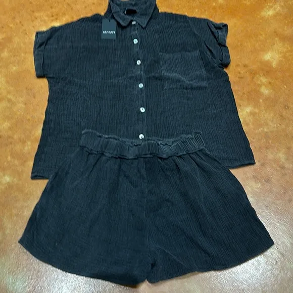 NWT Heyson, boutique brand. Gauze black mineral washed short set. Severa…