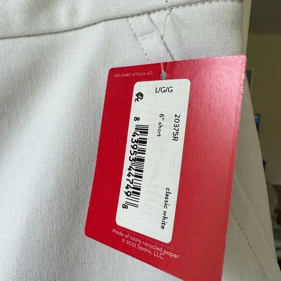 NWT Spanx On-The-Go 6&quot; Shorts in White with Ultimate Opacity, size L