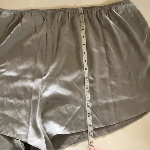 SKIMS Woman’s Silk Sleep Tap Shorts Plus Size 4X