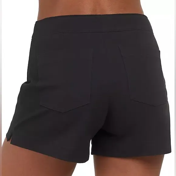 Spanx Medium Shorts Polished 6&quot; On-the-Go Shorts in Classic Black NWT