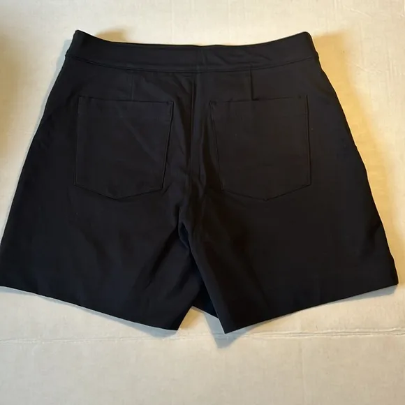 Spanx Medium Shorts Polished 6&quot; On-the-Go Shorts in Classic Black NWT