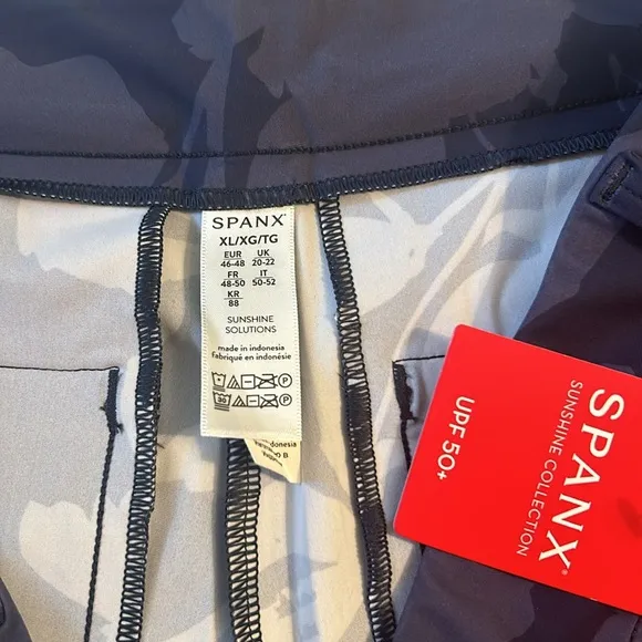 Spanx XLarge Shorts Sunshine Pull-On in Floret Navy 6” Shorts NWT