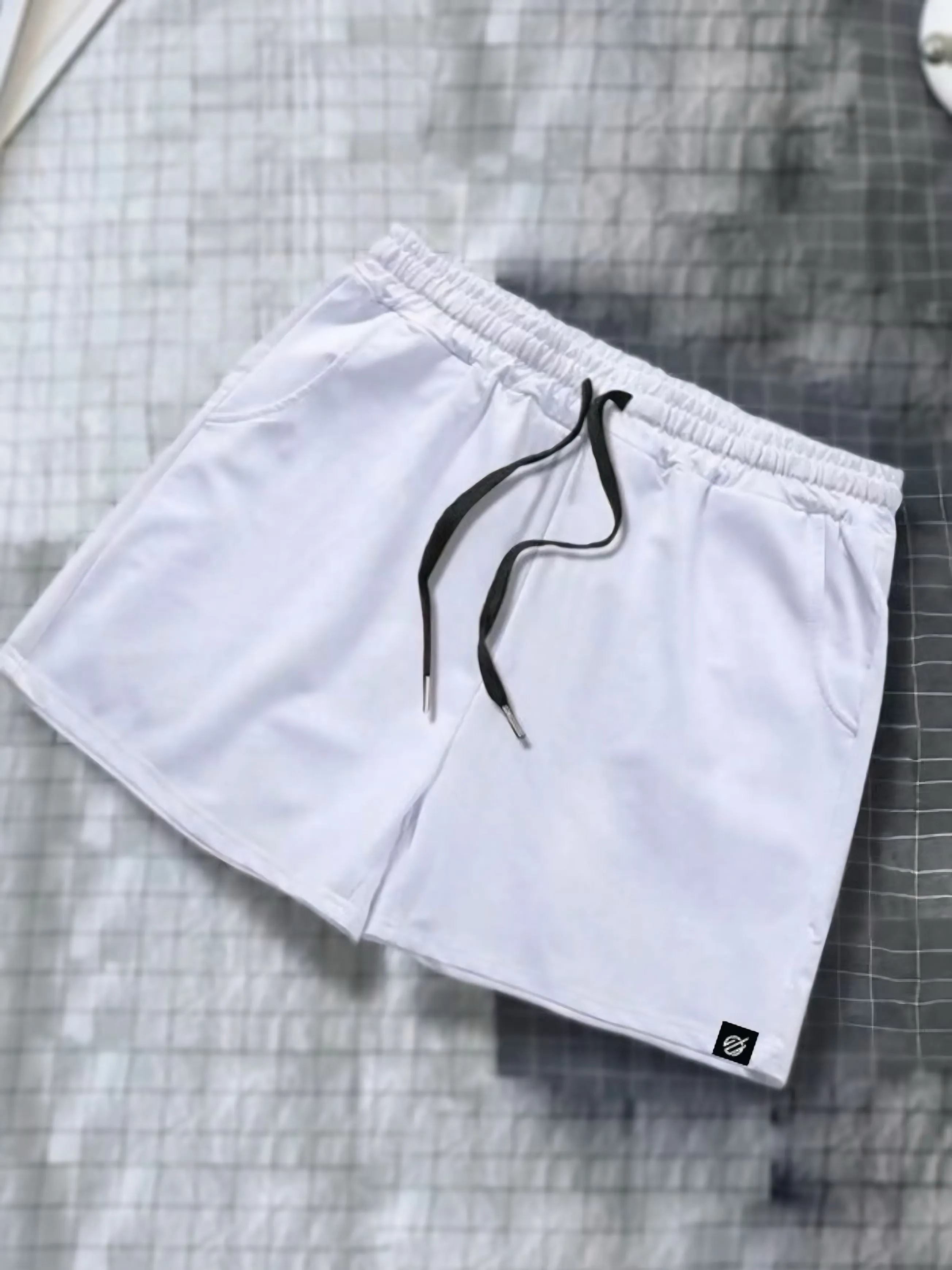 STATEMENT TRAINING SHORTS 2.0 in WHITE