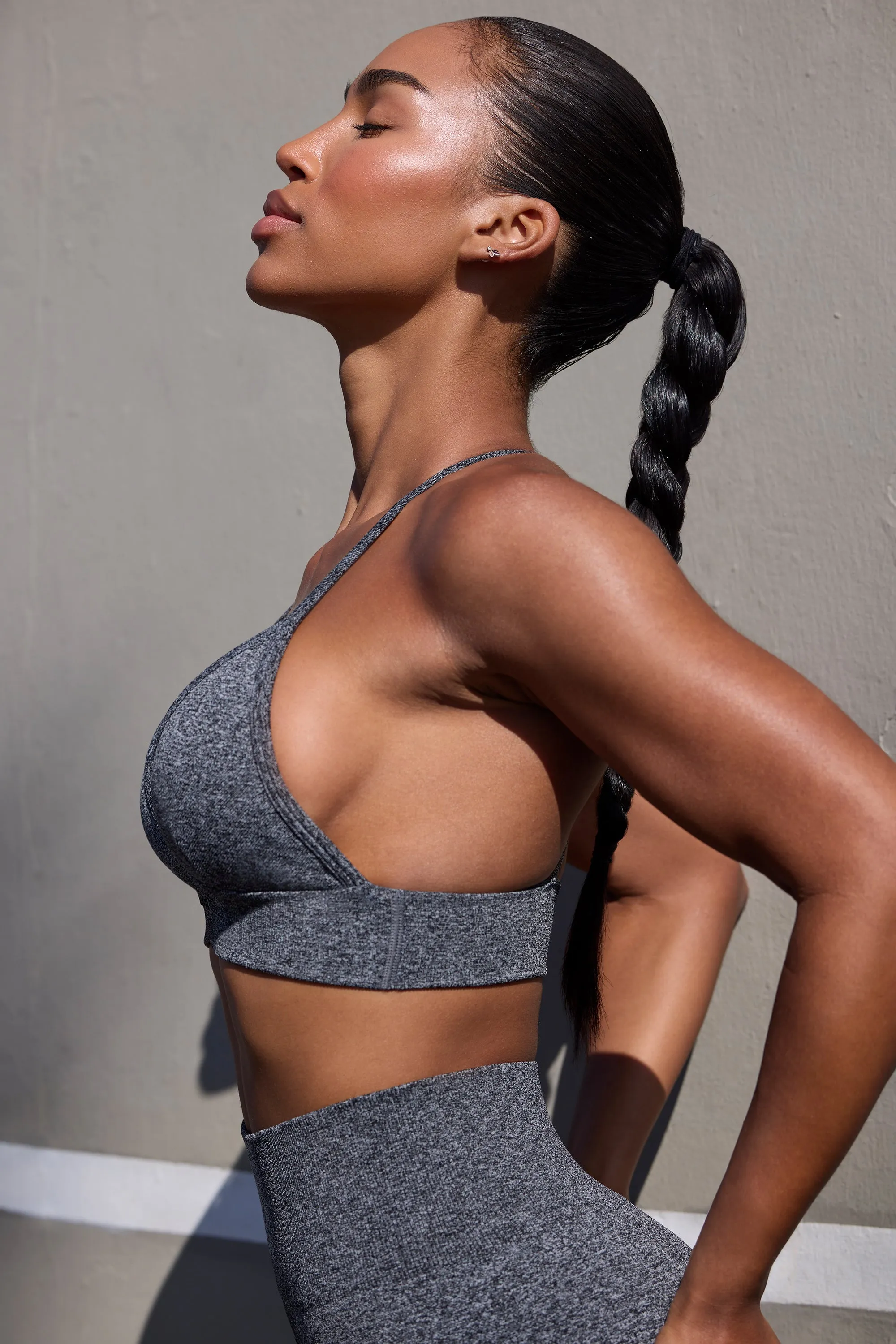 Tempo - Super Sculpt Seamless Triangle Sports Bra in Marl Black