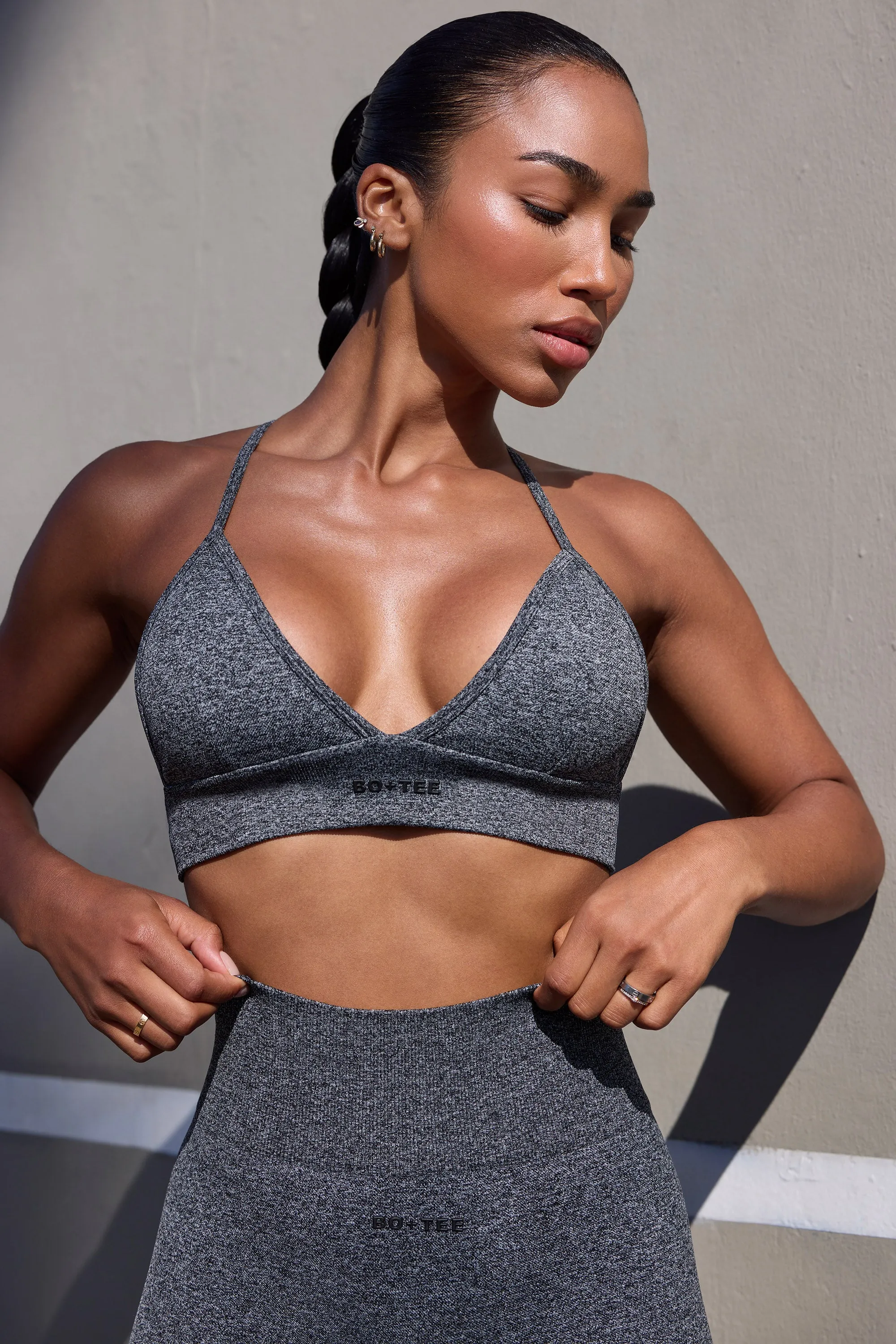 Tempo - Super Sculpt Seamless Triangle Sports Bra in Marl Black