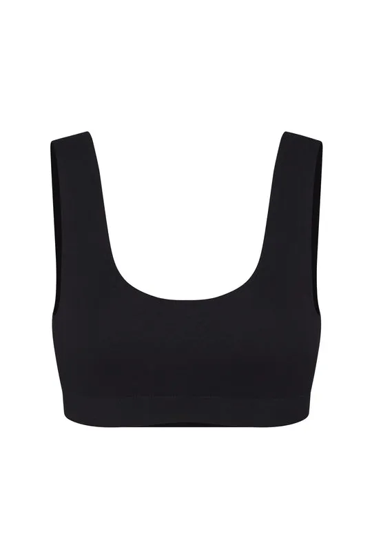 Éterne Sports Bra in Black