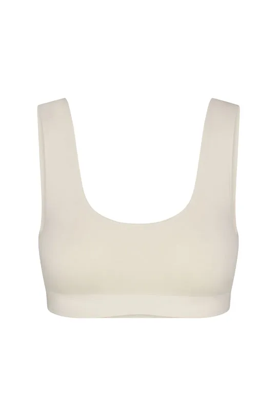 Éterne Sports Bra in Cream
