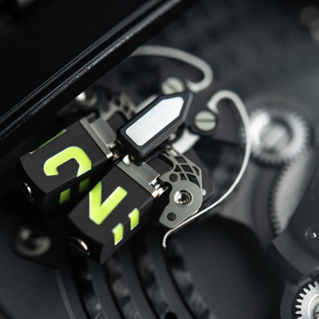 UR-SATELLITE - SPACE BLACK UR-120