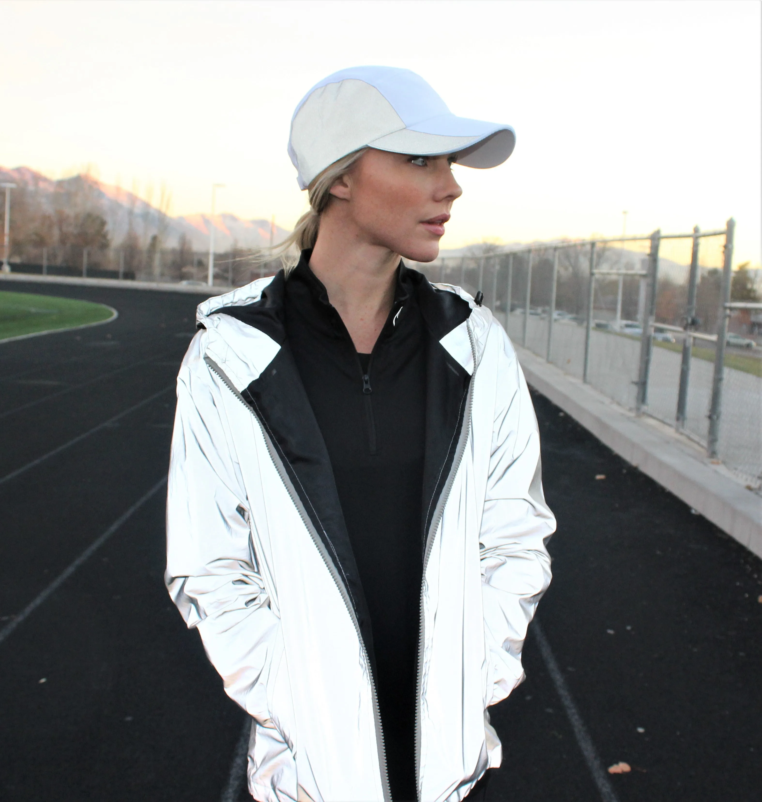 WOMEN'S FULLY REFLECTIVE LIGHTWEIGHT RUNNING JACKET