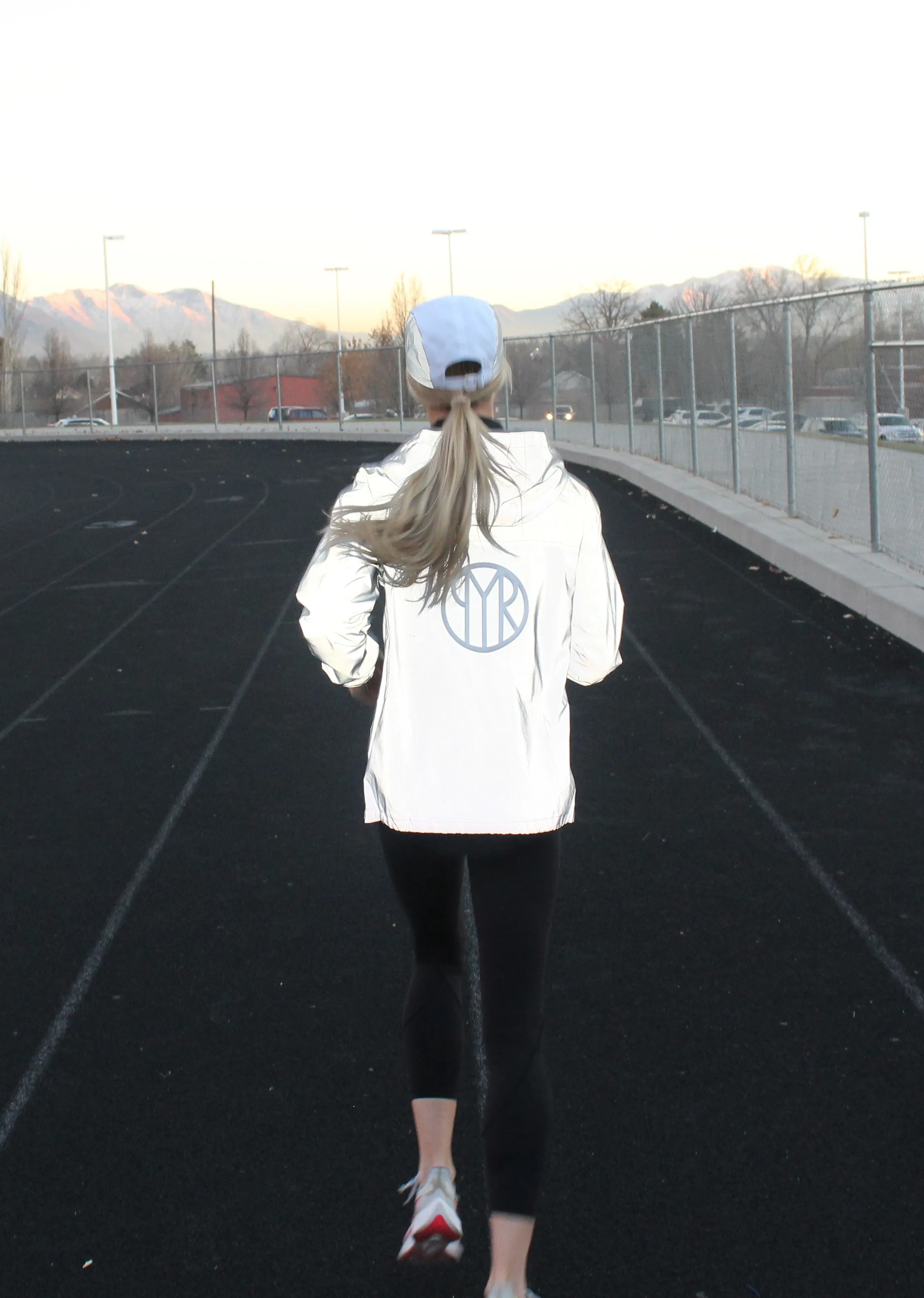 WOMEN'S FULLY REFLECTIVE LIGHTWEIGHT RUNNING JACKET