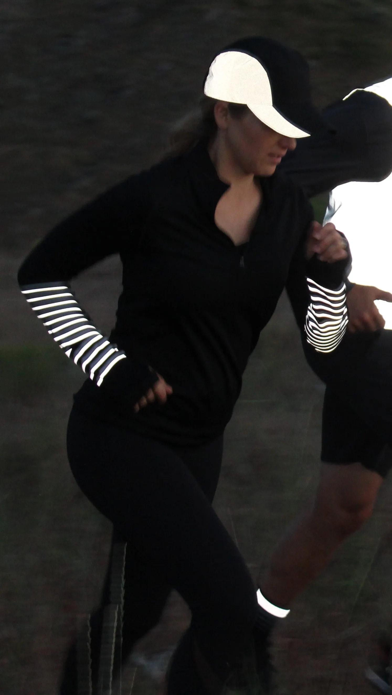 WOMEN’S REFLECTIVE LONG-SLEEVE BRITE STRIPE TOP