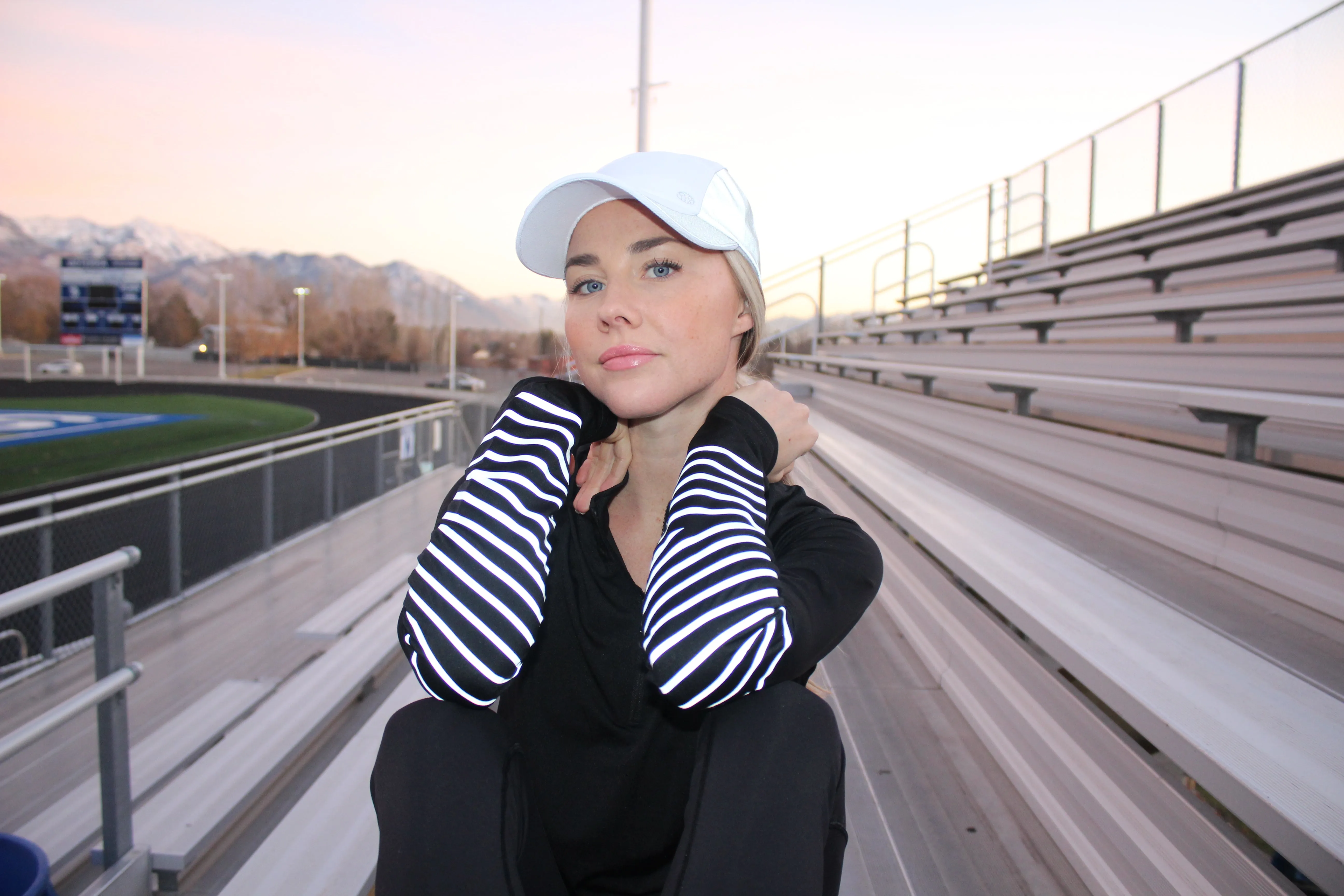 WOMEN’S REFLECTIVE LONG-SLEEVE BRITE STRIPE TOP